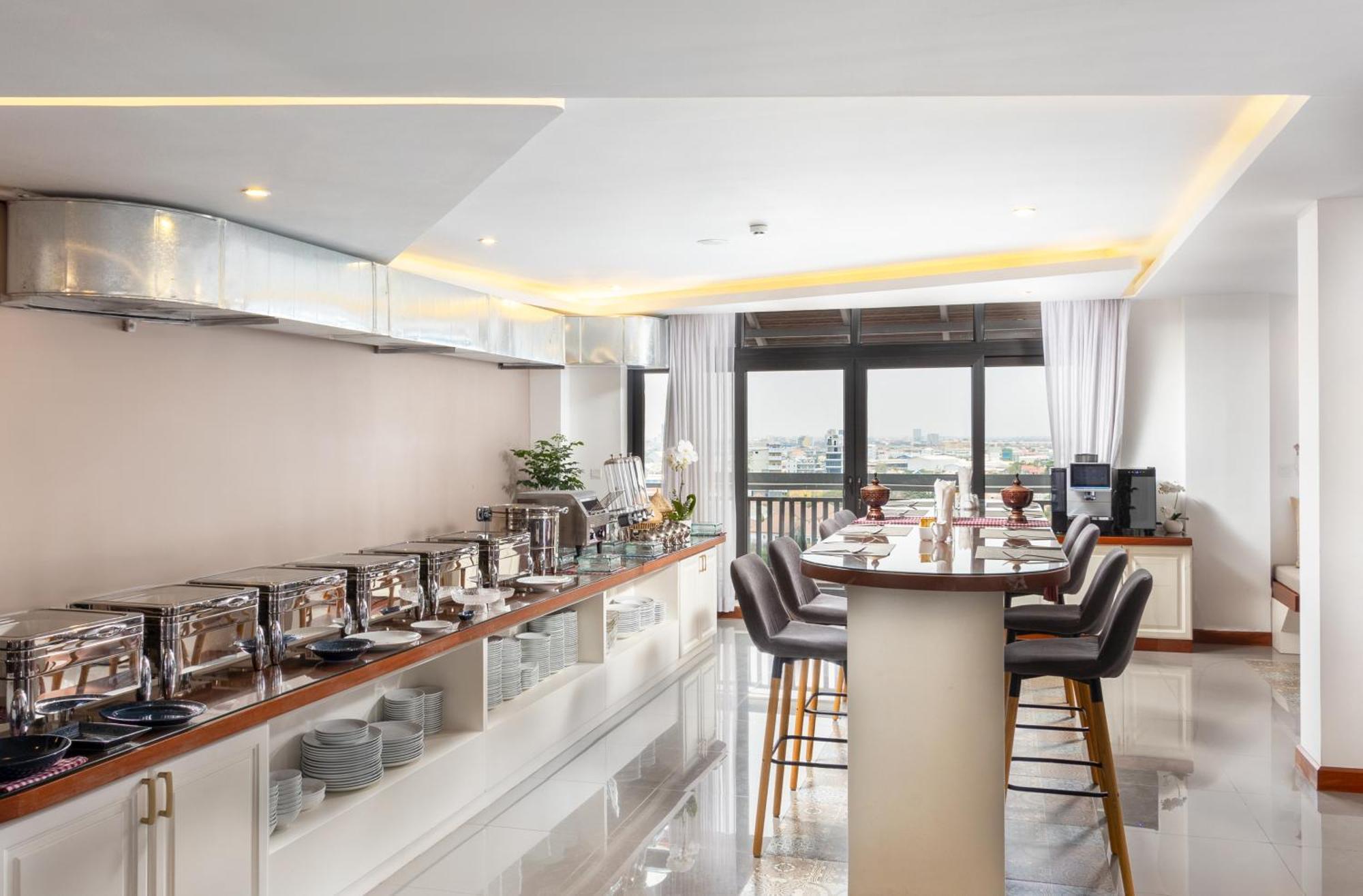 Jaya Suites Hotel Phnom-Penh Buitenkant foto