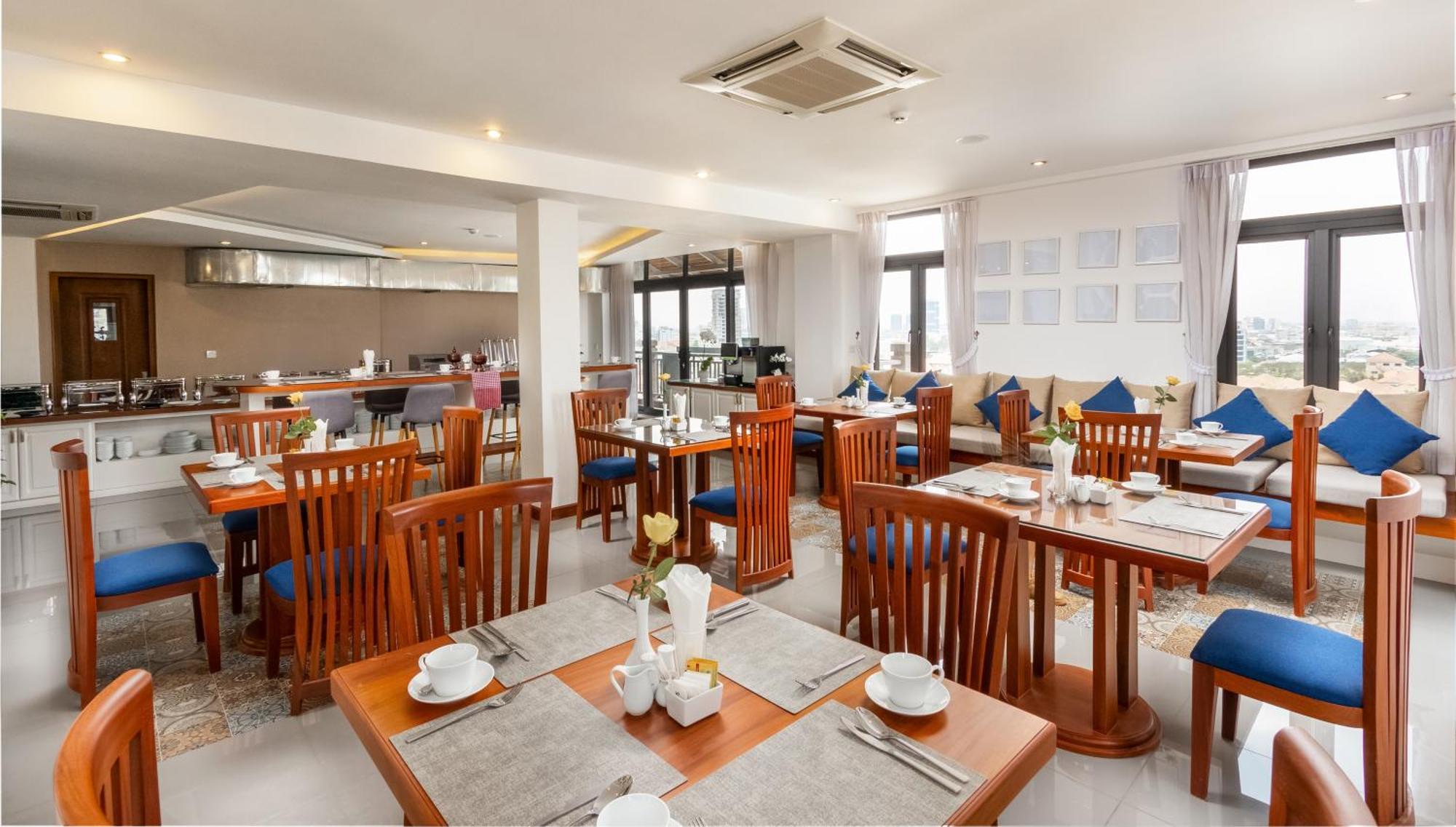 Jaya Suites Hotel Phnom-Penh Buitenkant foto