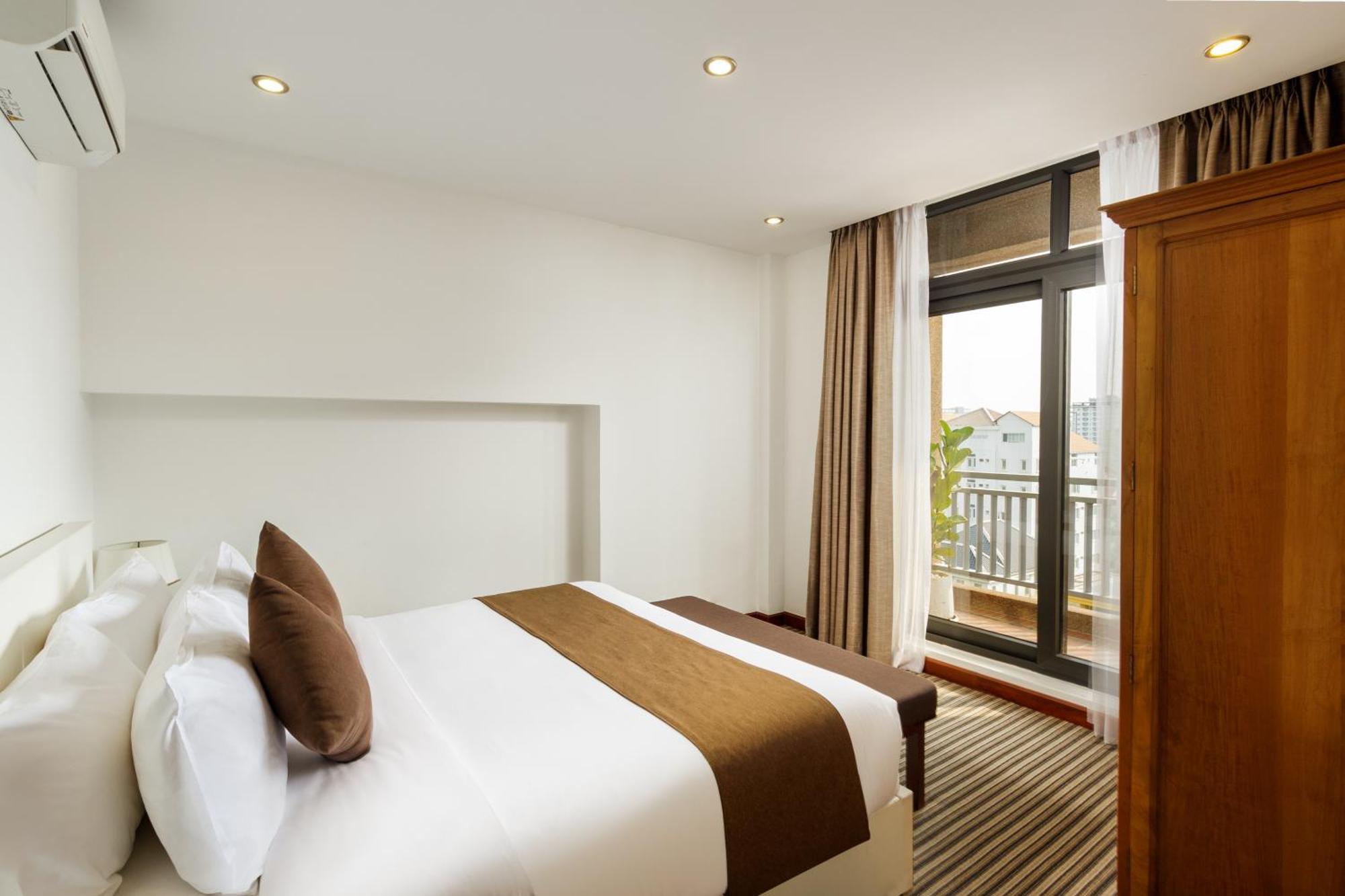 Jaya Suites Hotel Phnom-Penh Buitenkant foto