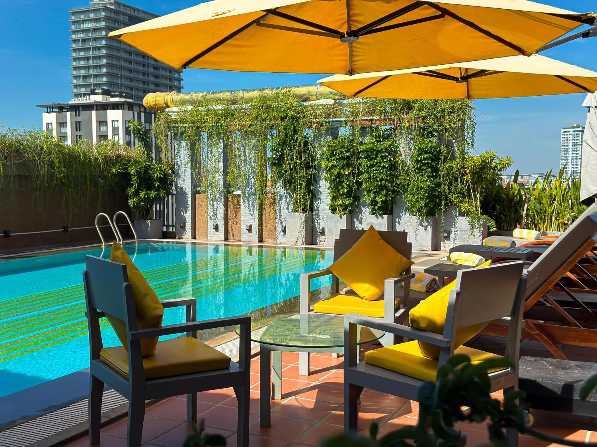 Jaya Suites Hotel Phnom-Penh Buitenkant foto